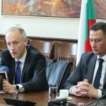 Апелирам висшите училища да завишават изискванията си към студентите, каза министърът на образованието и науката Красимир Вълчев на среща с Академичния съвет на Икономическия университет във Варна