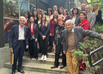 Две български неделни училища в САЩ – БНУ „Джон Атанасов” в Чикаго, Илинойс, и БНУ „Зора“ в Ричмънд, Вирджиния, и партньорите им от ПМГ „Яне Сандански“ в Гоце Делчев и СУ „Паисий Хилендарски“ в Пловдив правиха проучвания за историята на българската емиграция в Северна Америка от началото на XX век