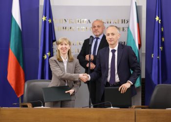 Световната банка ще подпомага България за по-ефективното използване на информационните ресурси в образованието. Това става по силата на подписаното от министъра на образованието и науката Красимир Вълчев и вицепрезидента на международната институция за Европа и Централна Азия Антонела Басани споразумение „Укрепване на изготвянето и използването на данни за по-добри резултати от обучението в България“