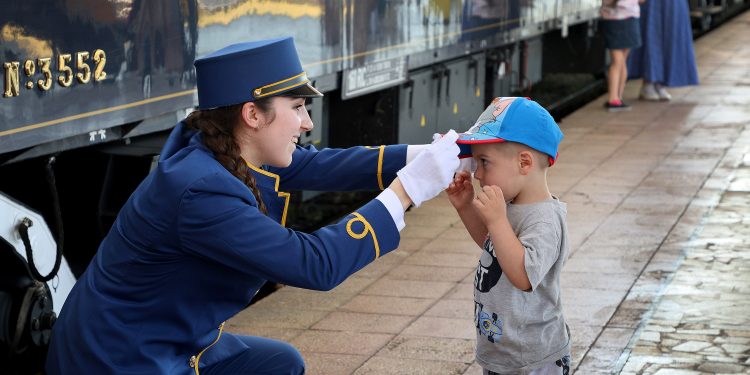 Снимка на броя: „Ориент Експрес“ на жп гара Варна