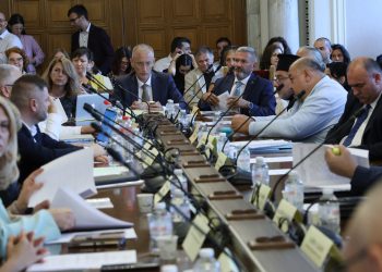 Парламентарната комисия по образованието и науката подкрепи на първо четене предложените от Министерския съвет промени в Закона за предучилищното и училищното образование