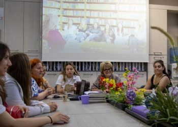 На закуска с директора