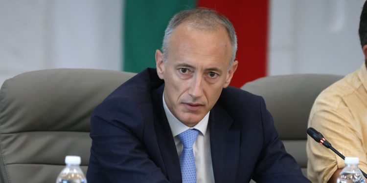 Министър Красимир Вълчев: Повече практически задачи ще има в изпитите след 7-ми клас