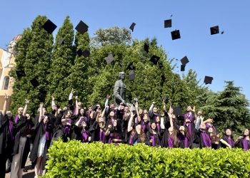 Дебати за таксите за платено висше образование