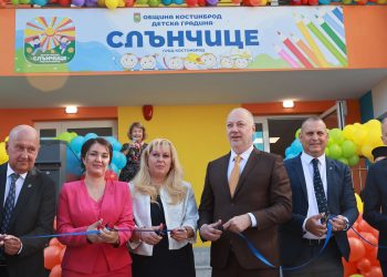 Премиер и министър откриха нова детска градина в Костинброд