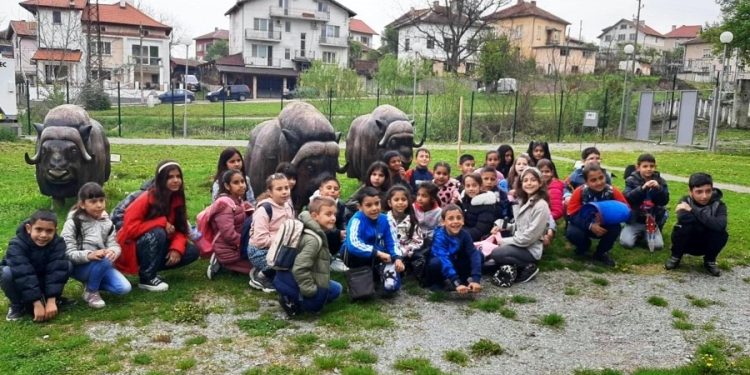 Единственият на Балканите палеопарк привлича интереса към Вършец