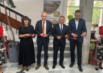 Колежът по туризъм в Бургас откри обновената си сграда