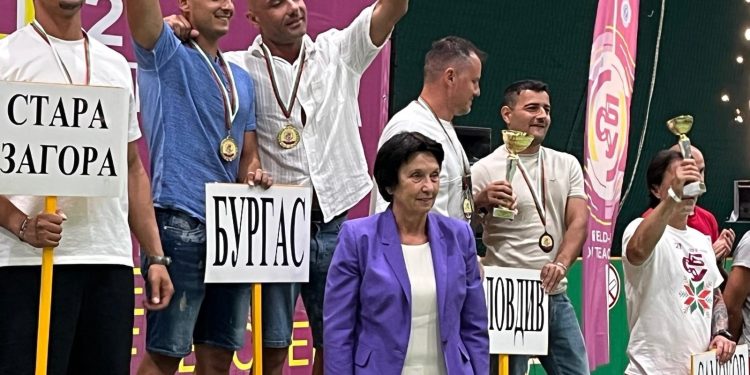 Зам.-министър Емилия Лазарова награди призьори в учителската Спартакиада