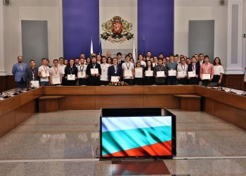 Отличиха медалистите от международните олимпиади по природни науки за 2025 г.