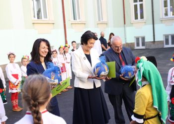 Учебната година в ОУ „Неофит Рилски“ в Габрово започва с нов физкултурен салон и STEM център