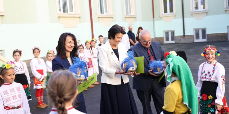 Учебната година в ОУ „Неофит Рилски“ в Габрово започва с нов физкултурен салон и STEM център