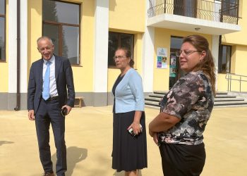 Министър Красимир Вълчев посети Академията за таланти в с. Розово