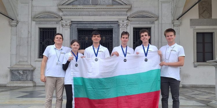 Четири медала и абсолютно първо място от Балканската олимпиада по информатика