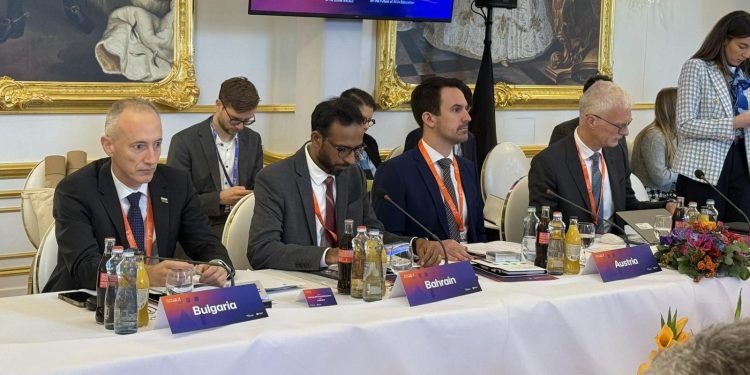 Министър Красимир Вълчев участва във форум на ОИСР за изкуствения интелект в образованието