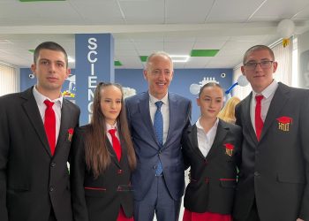 Министърът на образованието и науката Красимир Вълчев откри четири нови училищни STEM центъра, новопостроени сгради и спортни площадки в три благоевградски общини