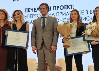 Наградиха трите победителки в XV издание на Националната програма „За жените в науката“