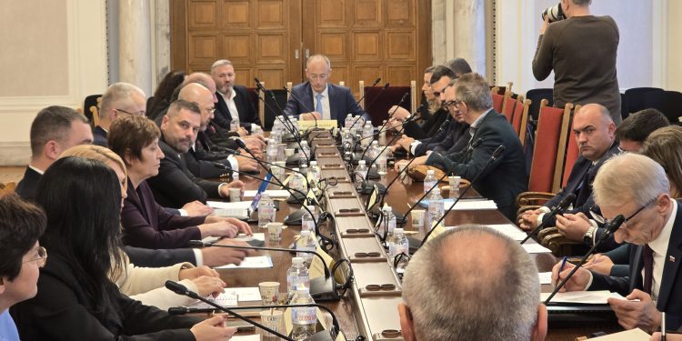 Парламентарната комисия по образованието и науката подкрепи проектобюджета, който предвижда 5,813 млрд. евро за сектора