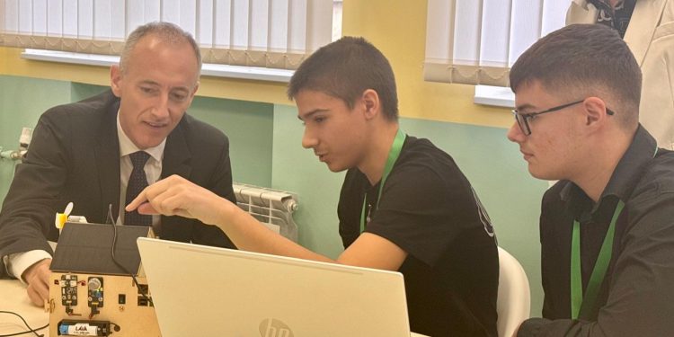 Нов високотехнологичен STEM център в 110-годишната Природо-математическа гимназия в Монтана