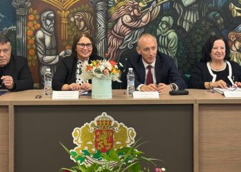 Стипендия от 665 евро месечно могат да получат най-талантливите български ученици, лауреати от международни олимпиади, които останат да учат висше образование в България, съобщи министърът на образованието и науката Красимир Вълчев