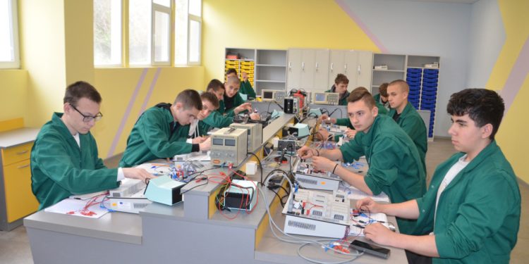 Проект за дуалното обучение на ПГ „Проф. д-р Асен Златаров“ е класиран на първо място в страната