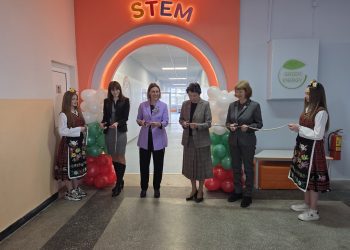 Ученици търсиха енергийния код на живота в новия STEM център на 153. спортно училище