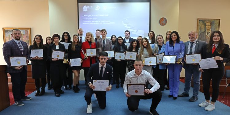 Връчиха годишните награди за образование по икономика в средните училища за 2025 г.