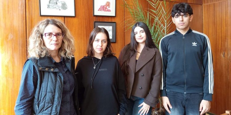 Ученици медиатори помагат при конфликти, които са част от нов център, открит в Професионалната техническа гимназия във Варна