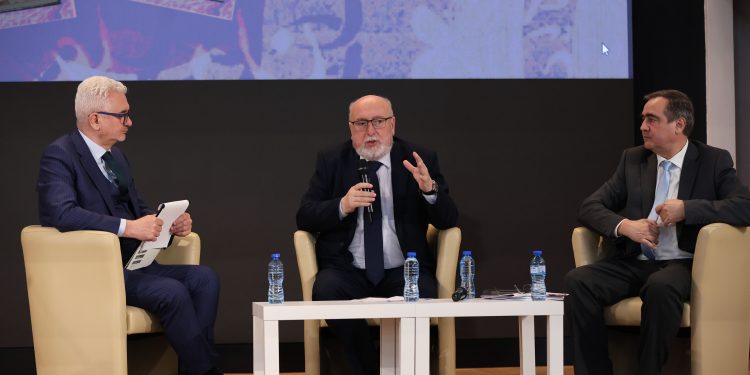 „Аз-буки“ представи „Стопанска история на българите в Османската империя“ в БАН