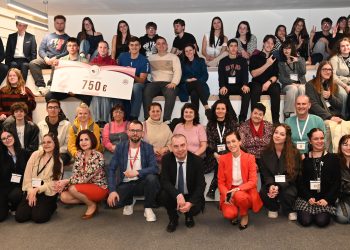 Ученици от X, XI и XII клас от 11 езикови гимназии в страната се включват във второто издание на Интердисциплинарното състезание за възпитаници на училищата членове на Асоциацията на езиковите училища в България