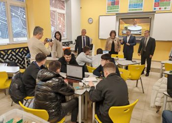 Креативни бизнес проекти представиха ученици от Професионалната гимназия по икономика и управление „Елиас Канети" в Русе пред министъра на образованието и науката проф. Сергей Игнатов