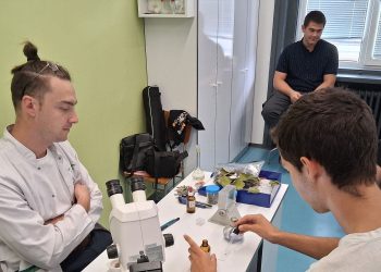 Лятна лектория привлича гимназистите с интерес към науката