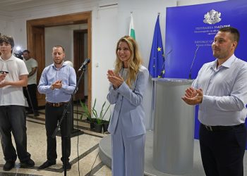 Ученици от Професионалната гимназия по каменообработване в с. Кунино представиха свои скулптурни творби в Министерството на образованието и науката по повод 105-годишнината на училището