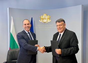 Световната банка ще подпомогне внедряването на система за анализ на данни в близо 200 училища и ще обучи лидерски екипи за работа с нея, съобщи Пресцентърът на МОН