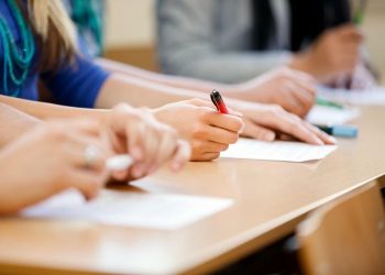 Зрелостниците пишат за финансови пазари, инвестиции и ветрогенератори