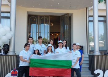 Българските ученици с първо място и 10 медала от Международната олимпиада по английски език