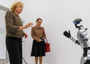 Снимка на броя: Здравейте, господин робот!