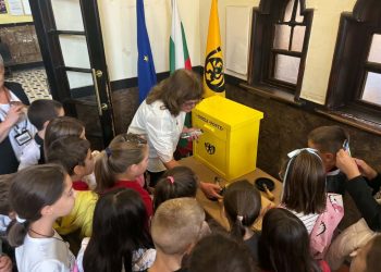 Писма с детски послания свързват Бургас и страната